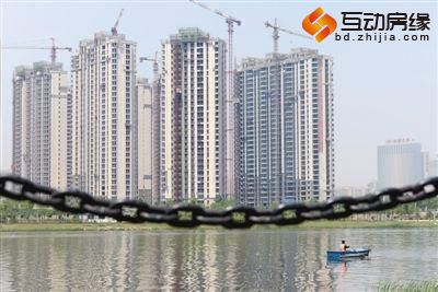 2014年5月，山西省太原市汾河畔的众多在建楼盘。这些年，品牌房企们都试图在“煤老板”的故乡分得一杯羹，但多少有些“水土不服”。图/东方IC