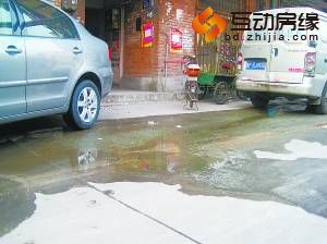 保定某小区下水道堵塞污水上涌 至今无法根治