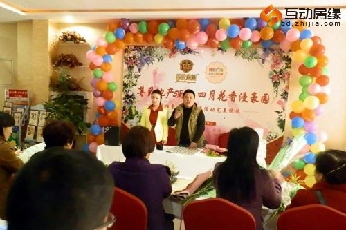 花艺师讲包花束要领