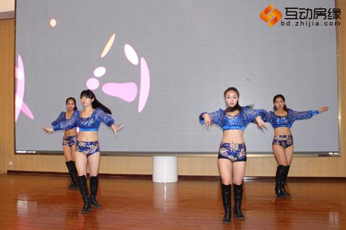 图为精彩的舞蹈表演