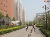 图为媒体代表参观博鑫青年城小区