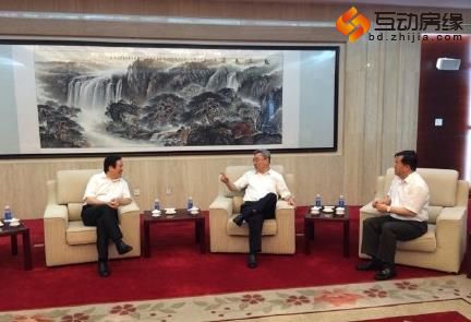 会议现场领导会见企业代表