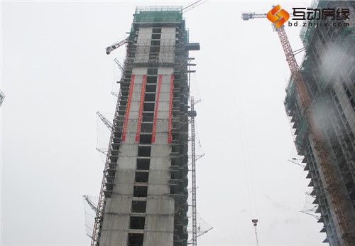7月31日 荣联天下城二区4号楼顺利封顶