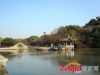 第三个城市是温州，温州山如北斗，城似锁。是中国风水第一人郭浦建的，在晋朝的时候他流难到温州，受温州当地邀请来建了一个州府，他是根据温州的地理地貌，一般都是面北朝南，我们一般做房间也是，南面阳光能射进来，温州有瓯江，有南溪江。
