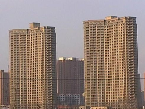 秦皇岛房价大跌 楼盘大量空置或现鬼城
