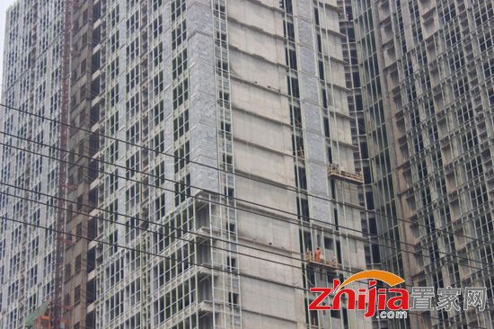 金恒基鹿城国际玻璃框架已安装完毕 5月初即可安装玻璃