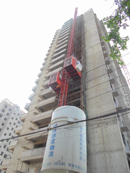聚贤名苑目前正在做外立面 预计2014年10月交房