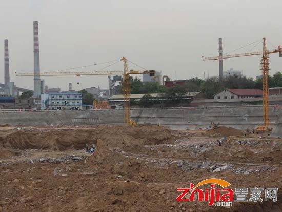 卓冠美景城目前正在挖槽 现2号、4号楼正在绑筋