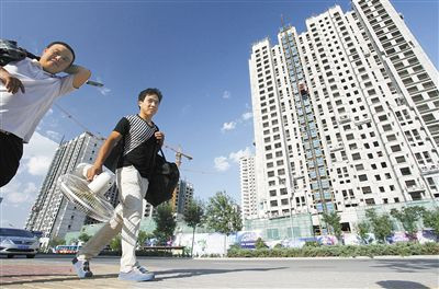 保利、龙湖等房企近期开始加快新项目的“暖场”速度。在北京天宫院区域，保利春天派已开放样板间、龙湖时代天街将在下半年清盘。