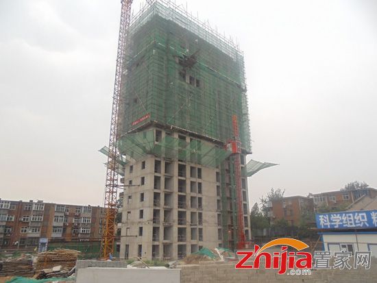 盛锦花园1号楼正在建设18层 4号楼正在打桩