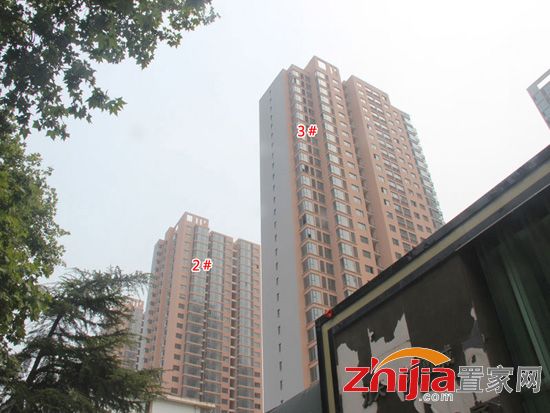 力天凤凰城准现房 现正在安装电梯和铺设地砖