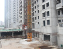 现代颐和苑东部养生住宅 4#楼即将封顶3#楼在刷内墙石灰