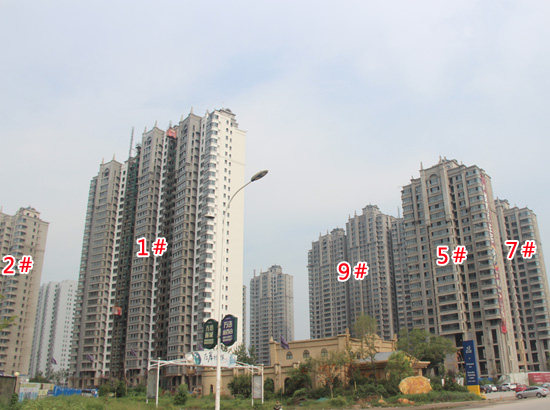 月亮湾正在进行安装窗户和玻璃作业