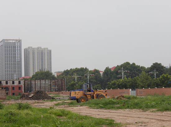 中船汉光华府项目拆迁工程基本完成 正在平整地面