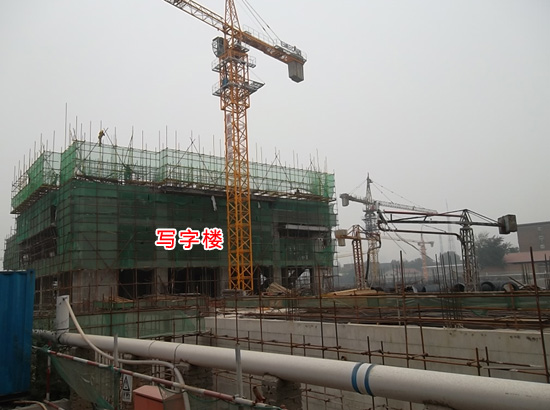 卓冠美景城写字楼主体已经盖至3层