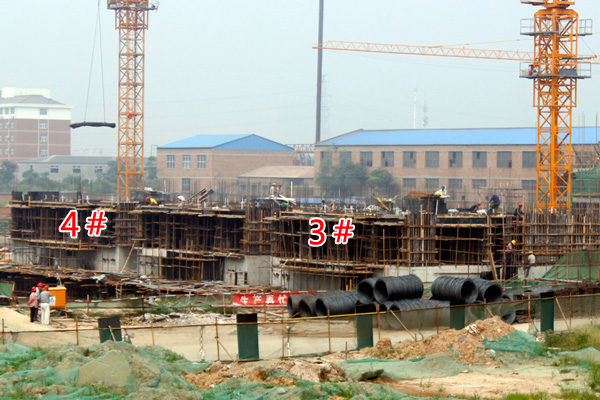 华浩活力城7#和8#楼已盖至3层 其余楼体已出地面1层