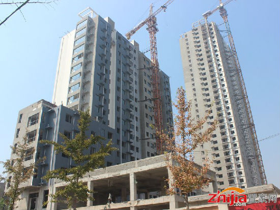 华天文苑1号楼正在装外立面 预计年底可交付