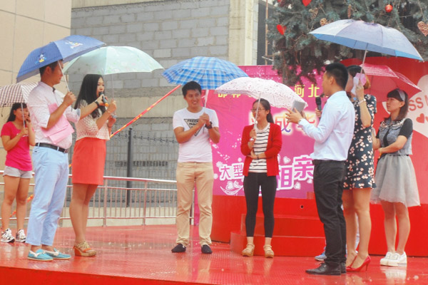 “吻亮华都 月月相亲” 汉成华都大型主题相亲活动浪漫上演