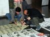 书法协会副会长正在点评作品