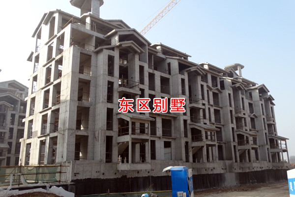 紫岸施工神速 最快楼体正在安装窗户即将完工