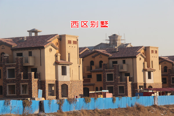 高品质社区-紫岸 最快楼体正在安装窗户即将完工