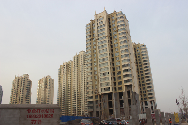 月亮湾准现房热销 楼体外立面装饰即将竣工