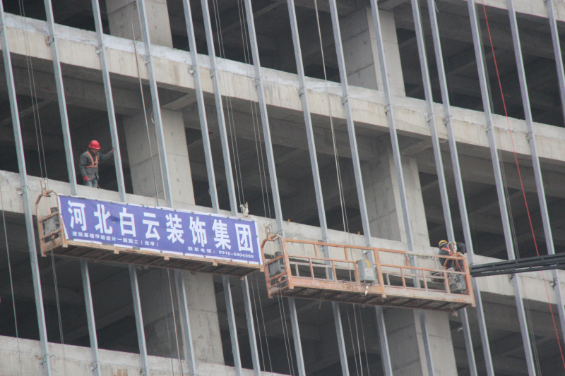 IFC国际金融大厦进度神速 正在做玻璃幕外墙结构