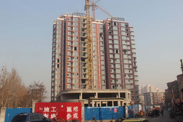 金安公寓高层住宅外立窗户骨架安装完毕小高层即将竣工