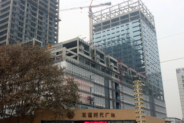 友谊时代广场人民路顶级写字楼 外立面作业接近尾声