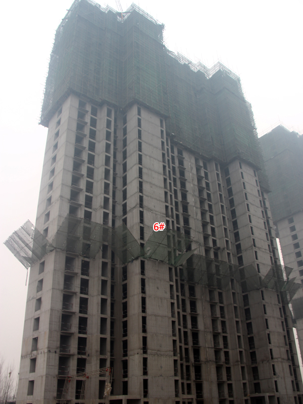 卓冠美景城1#2#楼华丽封顶 其他正在建设中