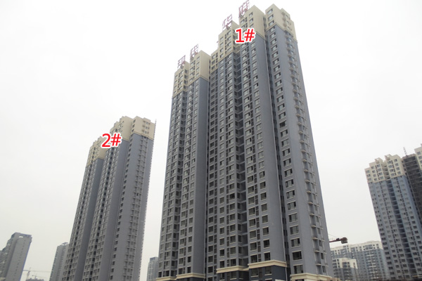 现代华府高层楼体外立面装饰进入收尾阶段