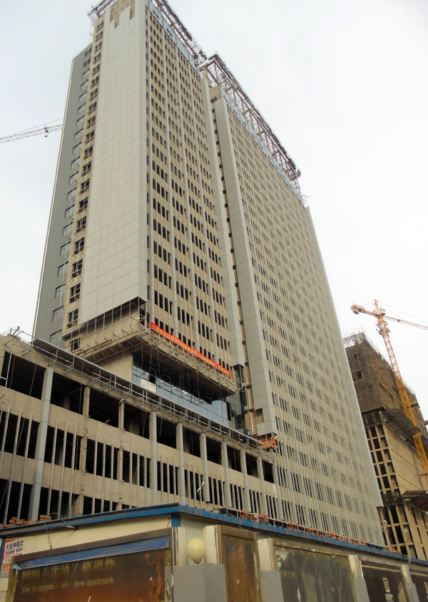 宝利大厦写字楼东侧窗户已安装完毕 预计2015年6月30日前交房