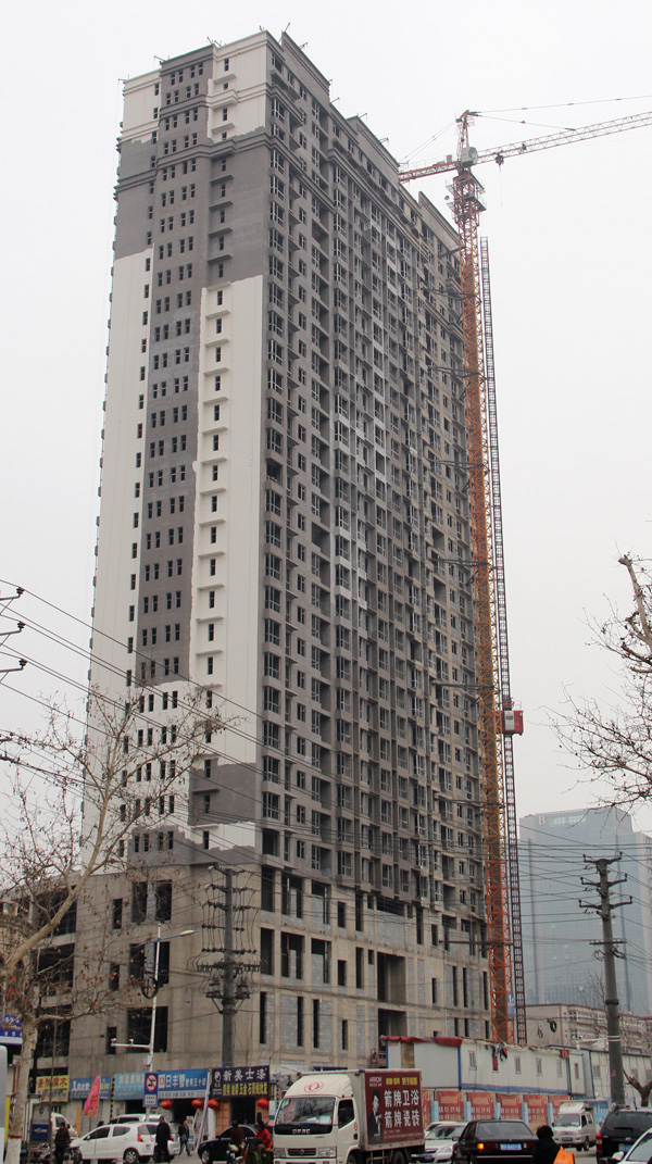 东信华茂府节后已复工建设目前外立面粉刷中