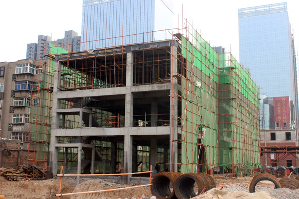 汉光华府项目工地全面开工 售楼处已盖至3层
