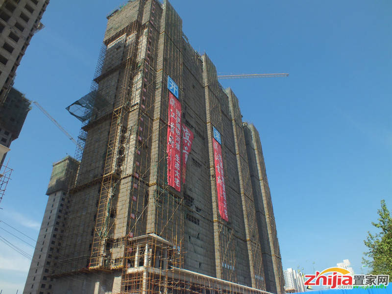 滨江首府一期施工神速 外立面装饰完成