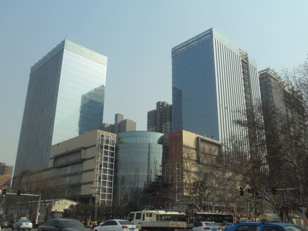 阳光天阶新世纪商场外部装饰已近尾声