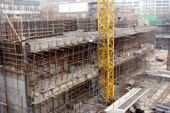 阳光新卓广场正在做负一层钢筋工程 月底出地面