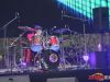 女孩架子鼓表演