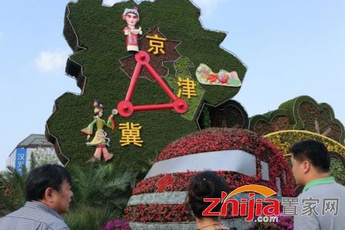 从此前各地上报的“北京四中心、天津四中心、河北五中心”到如今定调的“北京四中心、天津一基地三区、河北一基地三区”，微妙的措辞调整，正是呼应“一核双城”的新格局。 权义 澎湃资料