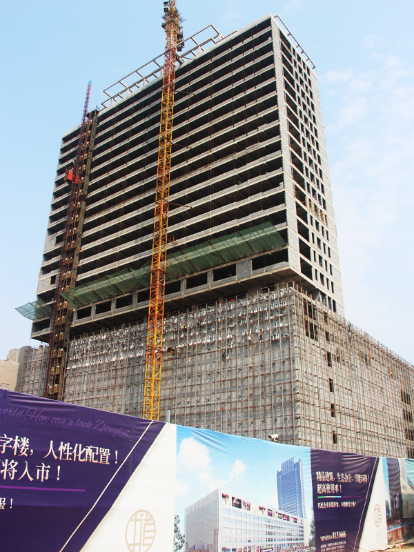 中道大厦二期现场施工火热 保暖层安装即将完成