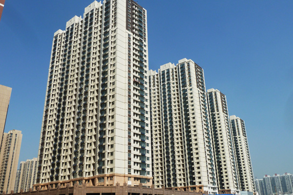鑫都汇住宅太阳能安装已经完成 旺铺装潢作业即将完成