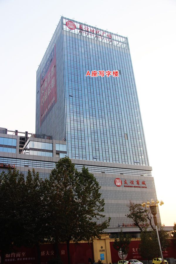 友谊时代广场施工作业即将全部完成 正在进行外部路面硬化作业