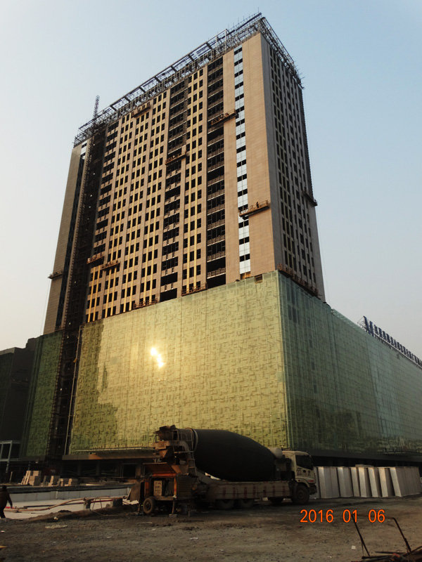 中道大厦二期焕然一新 商业楼体外立面装潢作业即将完成