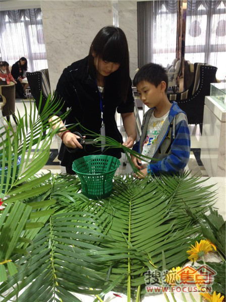 御府母亲节鲜花DIY活动现场