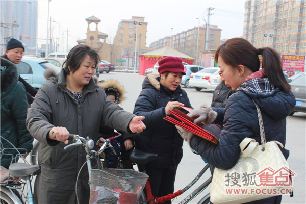 衡水泰华地产马年“送福”特别行动真实现场