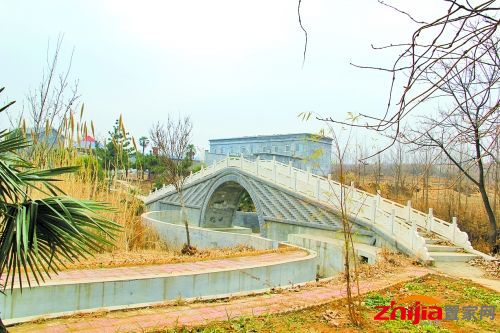 网曝国家级贫困县一村主任圈地60亩建庄园别墅