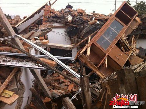 宁波村民被强行架出房屋遭强拆 官方称误拆(图)