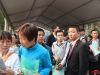 选房者排队等候入场选房
