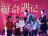 为幼儿组二等奖获得者颁奖