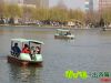 世纪公园河面上的游船